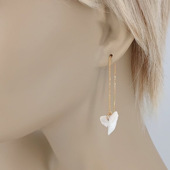 Tiger SHARKS TEETH Ear Threads Threader Earrings Gold Pair Shark Tooth 3-7/8" - Picture 2 of 5